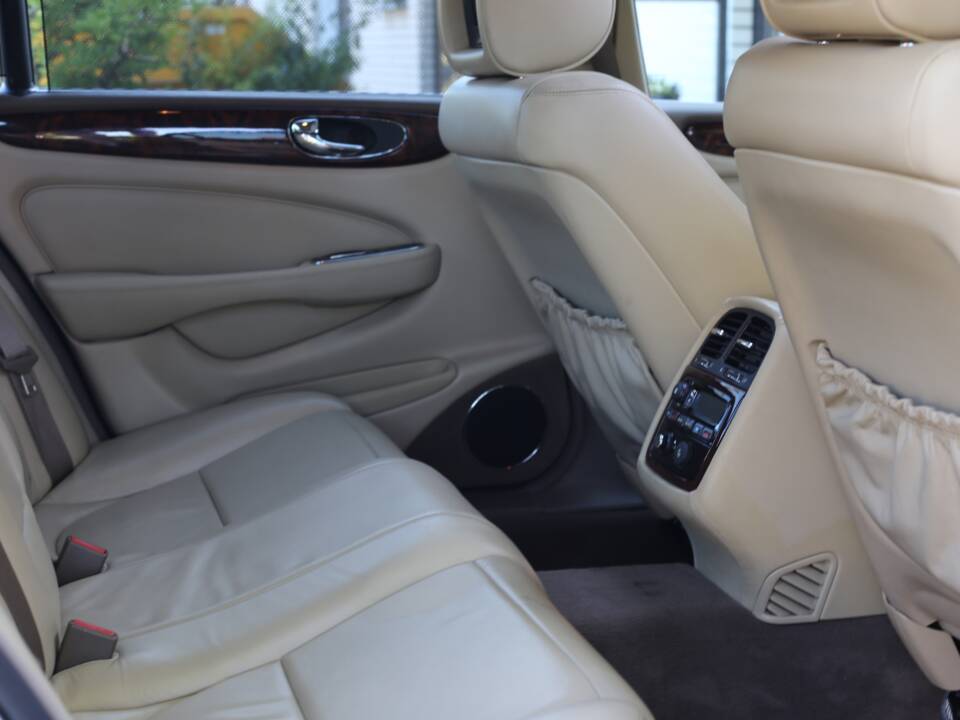Imagen 53/77 de Jaguar XJ 8 4.2 (2005)