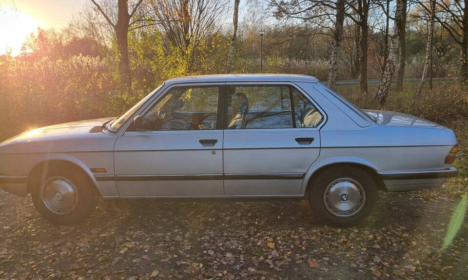 Bild 7/8 von BMW 525i (1982)