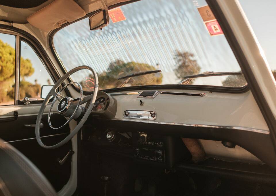 Image 7/8 of SEAT 600 E (1972)