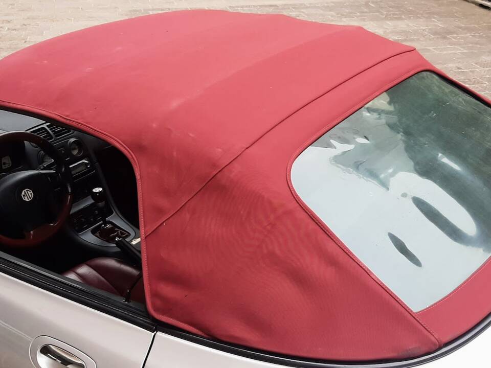 Immagine 36/50 di MG F 1.8i VVC 75 LE "75th Anniversary" (1999)