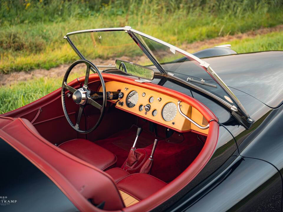Image 14/20 of Jaguar XK 120 OTS (1950)