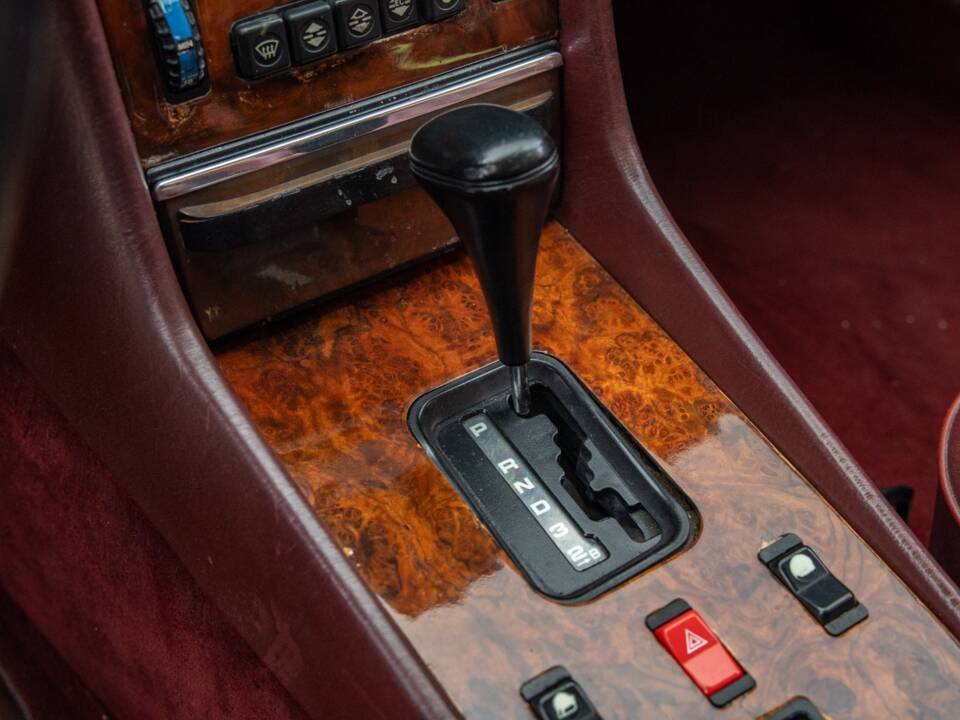 Afbeelding 39/50 van Mercedes-Benz 560 SL (1986)