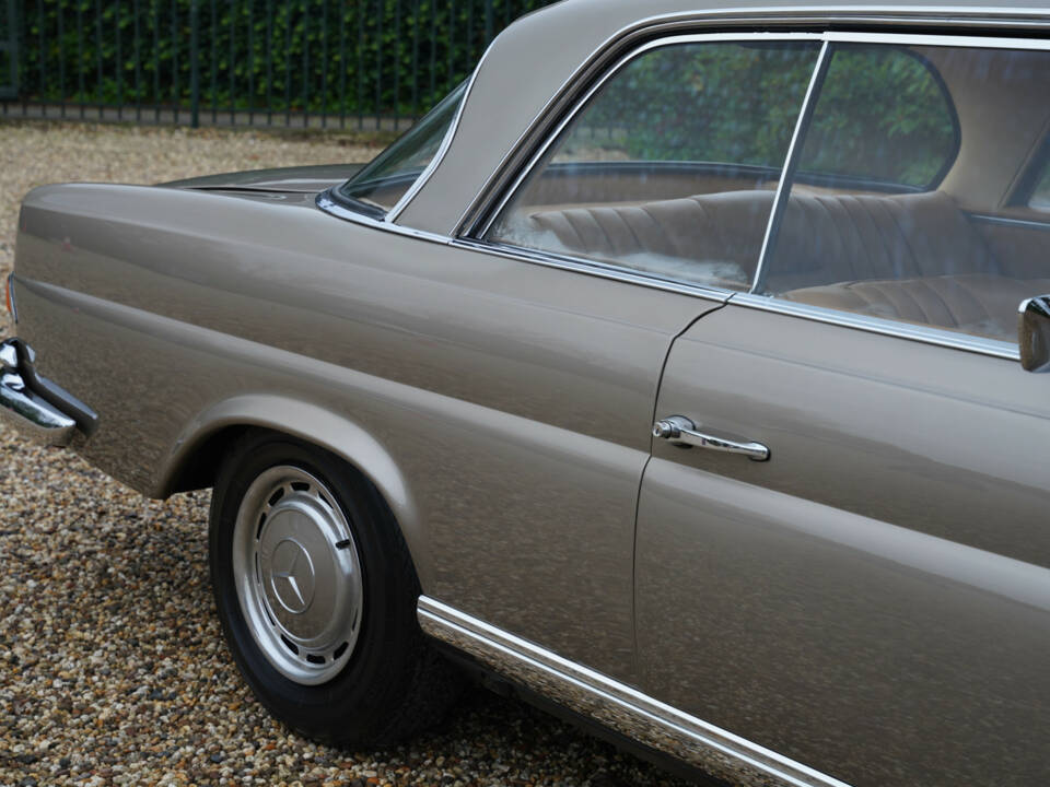 Image 17/50 of Mercedes-Benz 280 SE (1968)