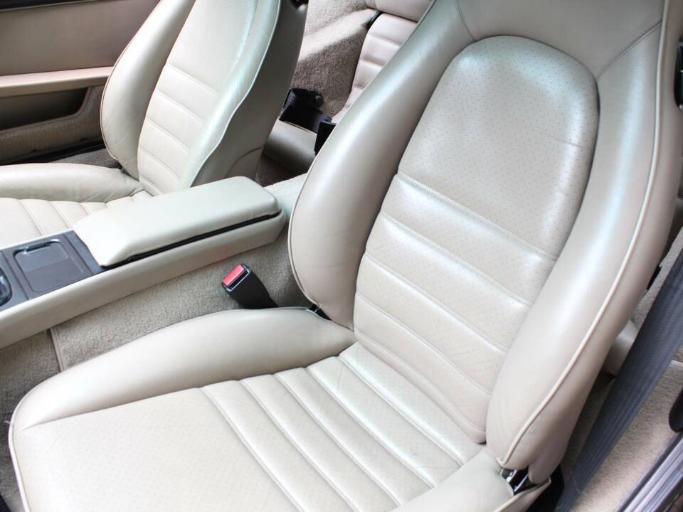 Image 13/19 of Porsche 944 Turbo (1987)