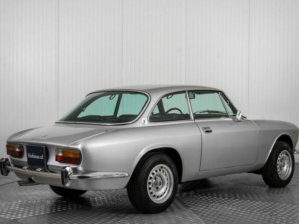 Bild 2/50 von Alfa Romeo 2000 GT Veloce (1975)