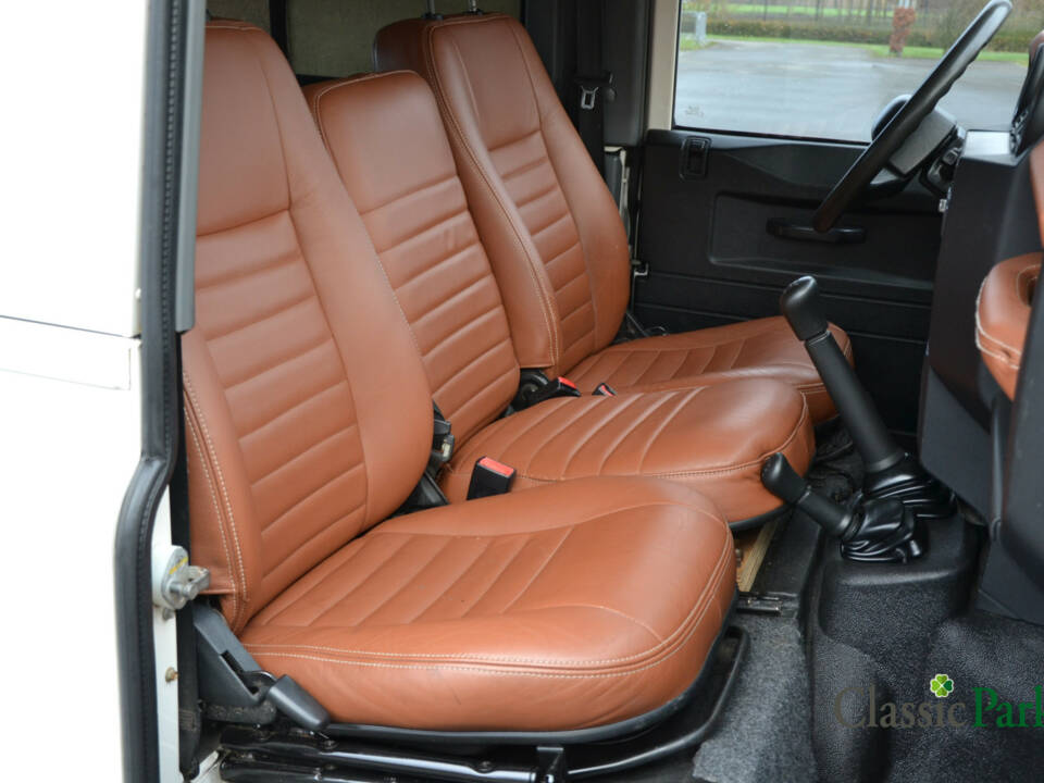 Image 22/50 of Land Rover Defender 90 (2008)