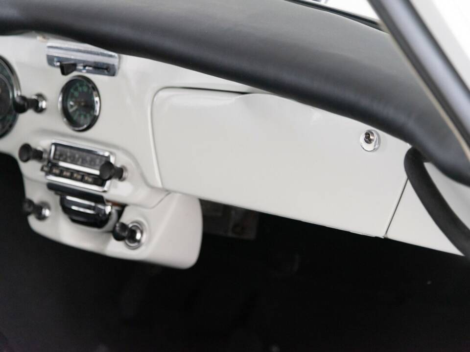 Image 28/37 of Porsche 356 C 1600 SC (1964)
