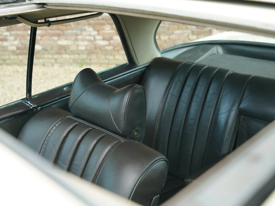 Image 44/50 de Mercedes-Benz 280 SE (1968)