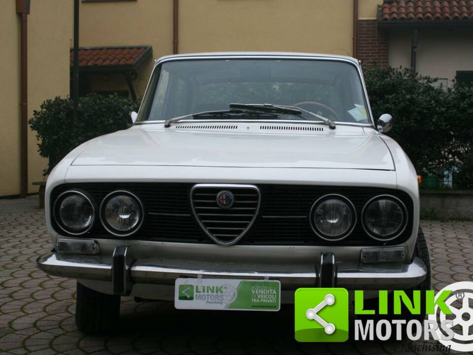 Image 3/10 de Alfa Romeo 2000 Berlina (1972)