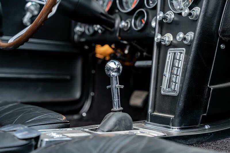 Image 41/50 of Chevrolet Corvette Sting Ray Convertible (1965)