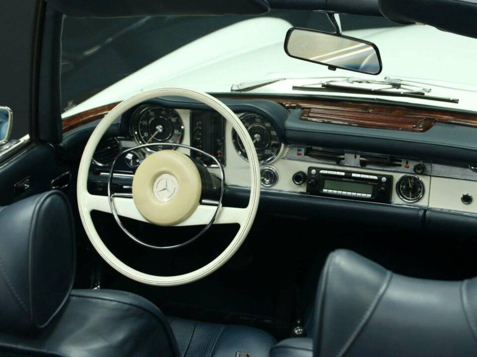 Image 46/50 of Mercedes-Benz 280 SL (1968)