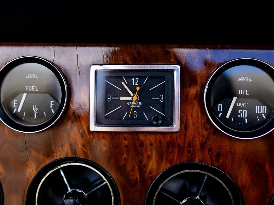Image 43/50 of Jensen Interceptor MK III (1975)