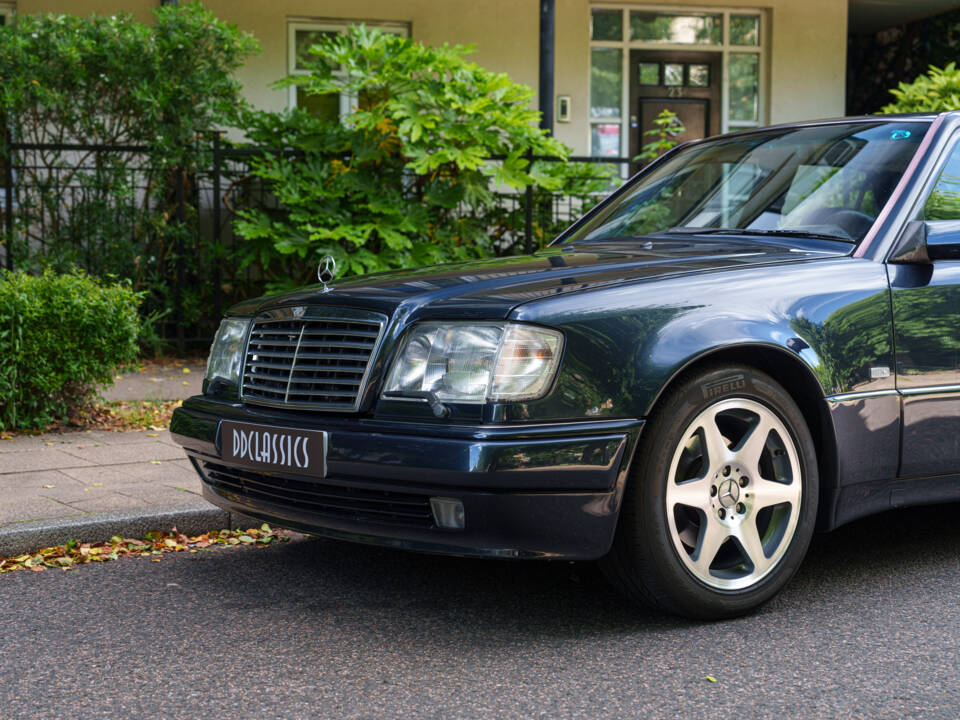 Imagen 8/27 de Mercedes-Benz E 500 Limited (1994)