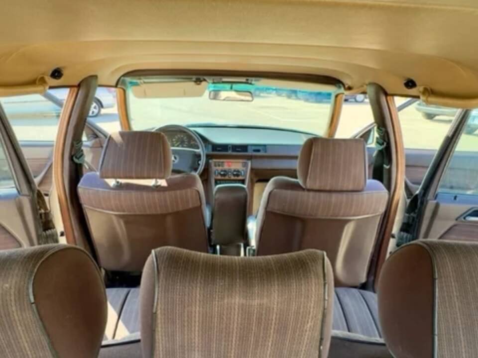 Image 5/23 of Mercedes-Benz 300 TD (1987)