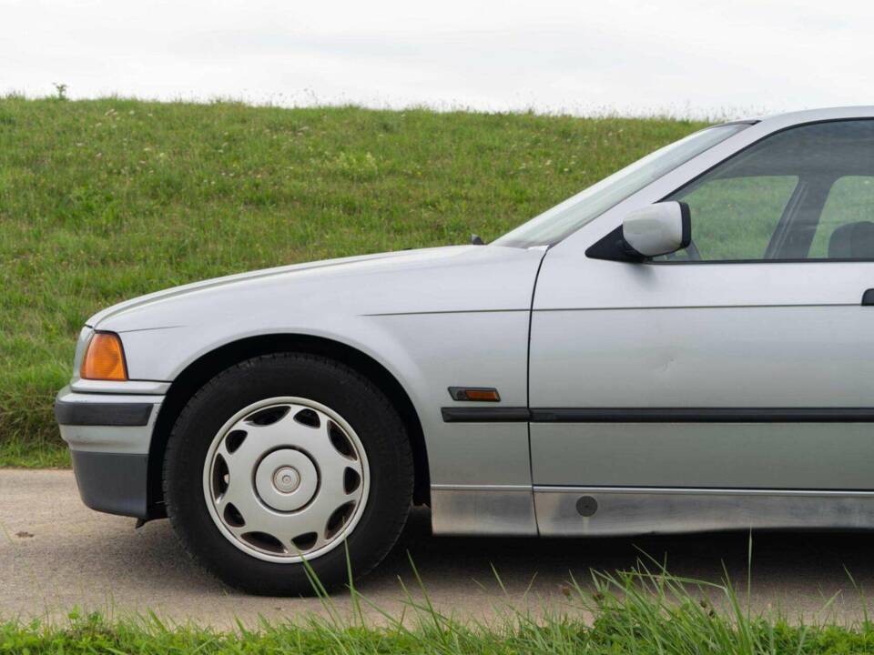 Image 39/40 de BMW 320i (1994)