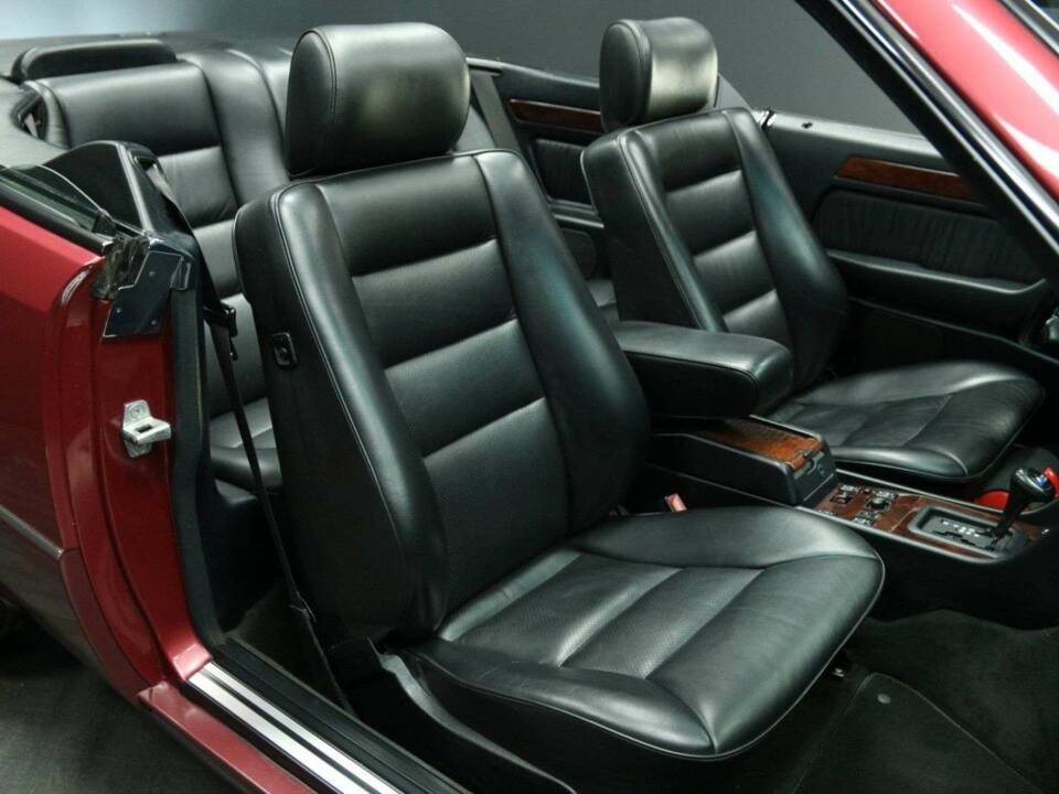 Bild 25/50 von Mercedes-Benz 300 CE-24 (1992)