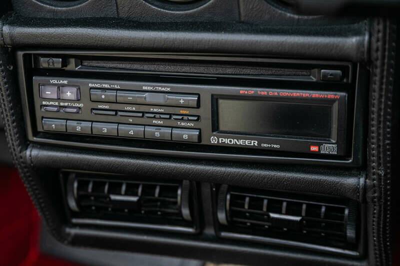 Afbeelding 40/49 van Ferrari 328 GTS (1989)