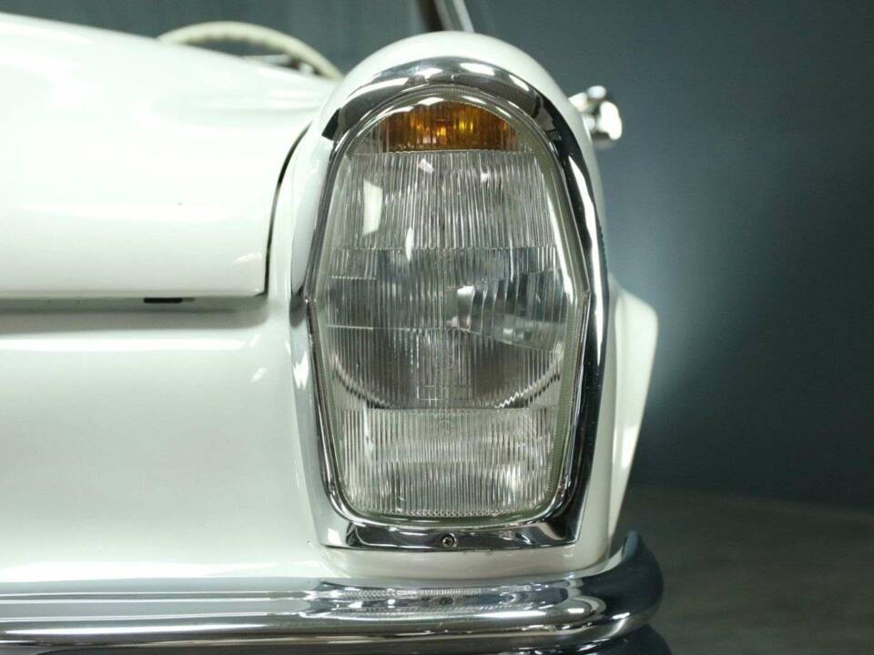 Imagen 35/50 de Mercedes-Benz 250 SE (1966)