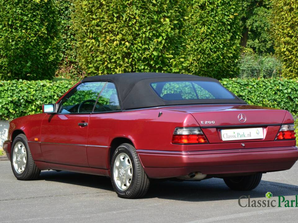 Bild 8/50 von Mercedes-Benz E 200 (1994)