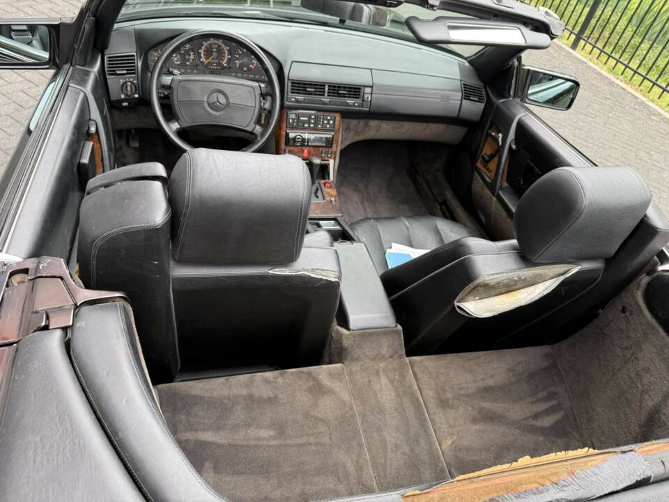 Image 22/44 of Mercedes-Benz 300 SL (1991)