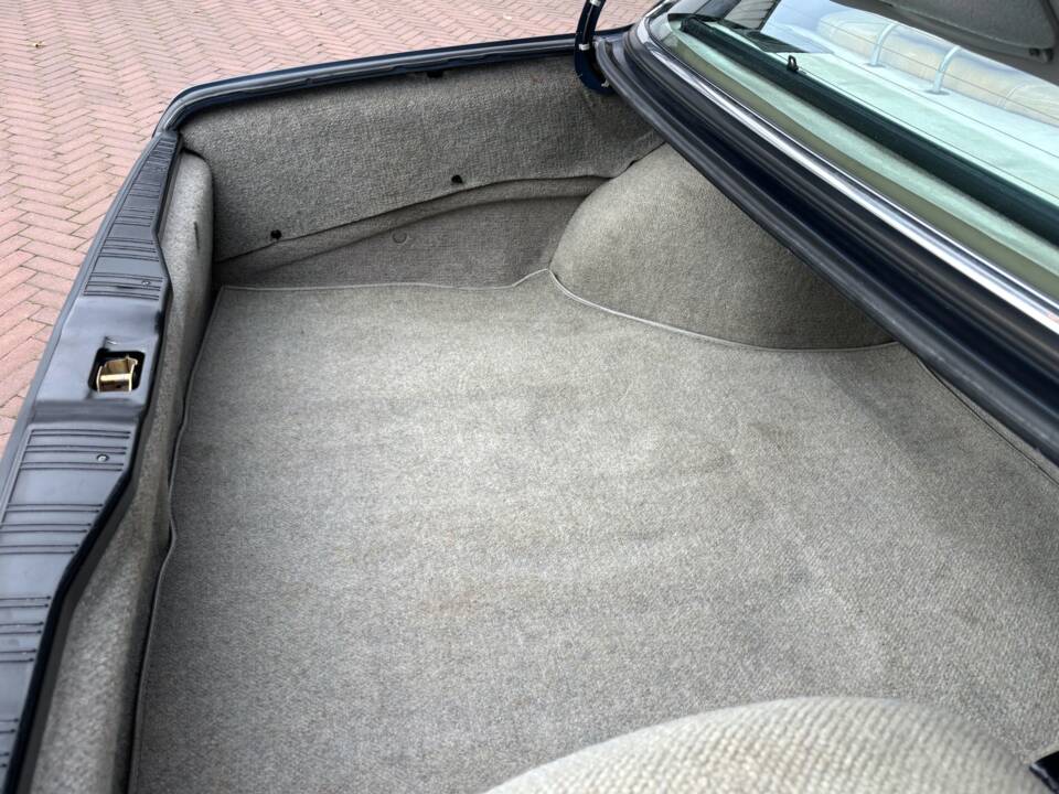 Image 20/24 of BMW 732i (1981)