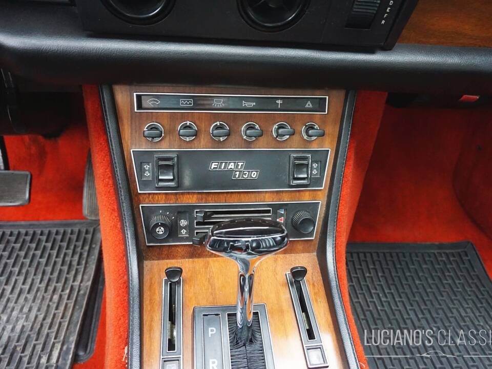 Image 40/66 of FIAT 130 Coupé (1972)