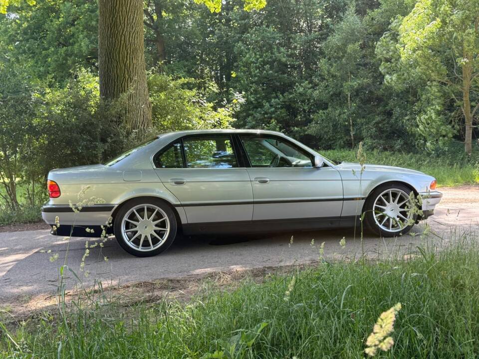 Immagine 4/14 di BMW 750i (1997)
