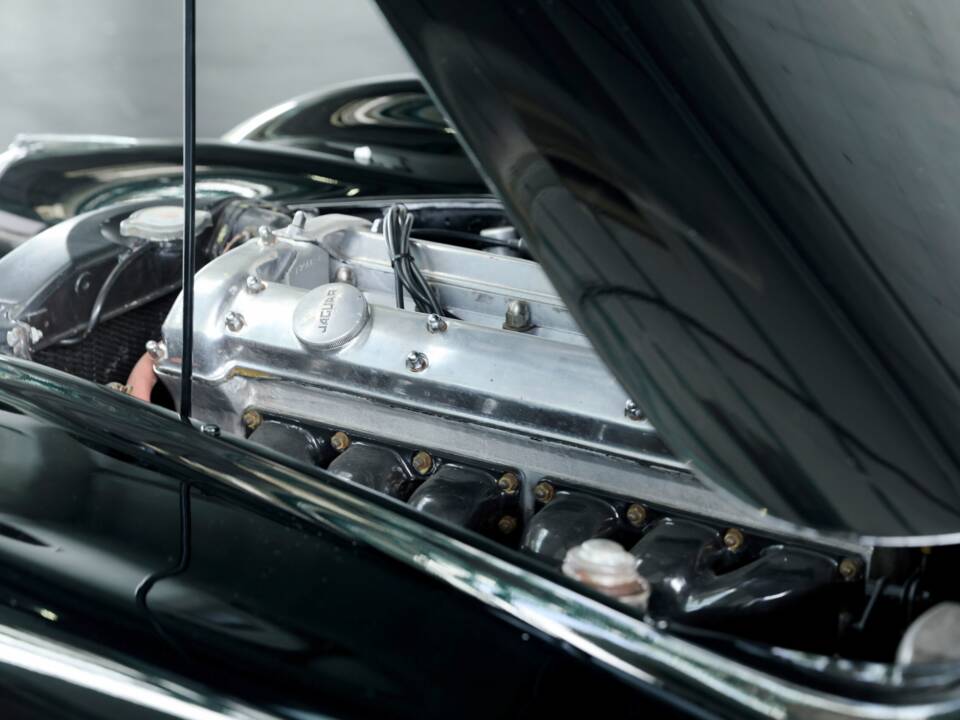 Image 29/47 de Jaguar XK 120 FHC (1954)