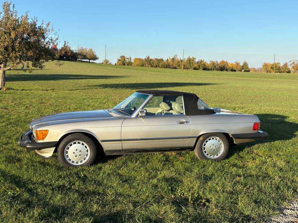Image 3/8 de Mercedes-Benz 560 SL (1987)