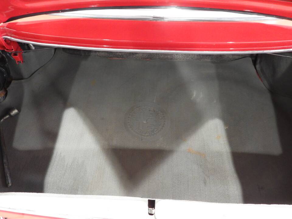 Image 10/15 of Alfa Romeo Giulia 1600 GT Junior (1975)