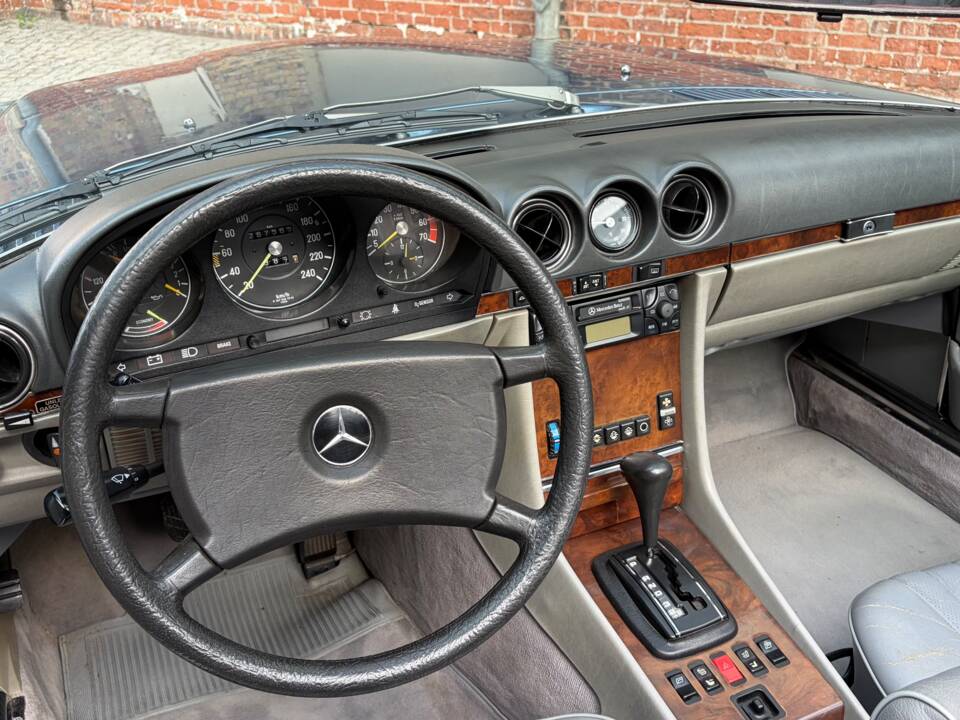 Image 63/88 of Mercedes-Benz 380 SL (1984)