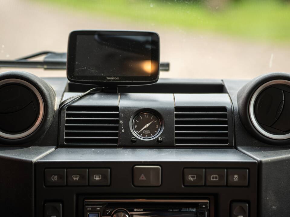 Image 34/42 of Land Rover Defender 90 (2015)