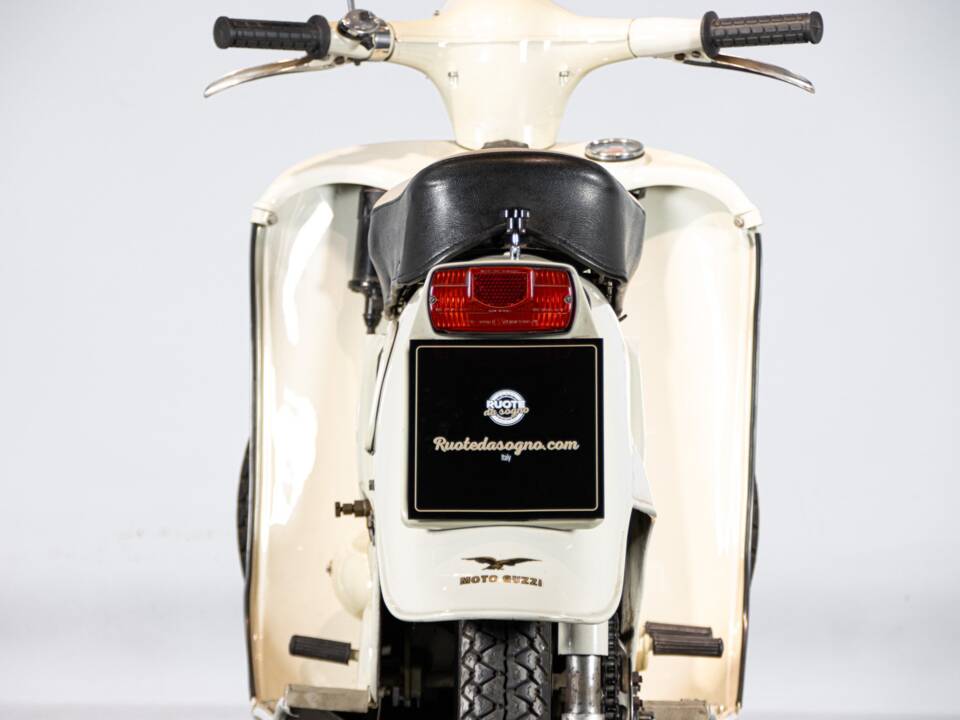 Image 18/50 of Moto Guzzi Galletto (1962)