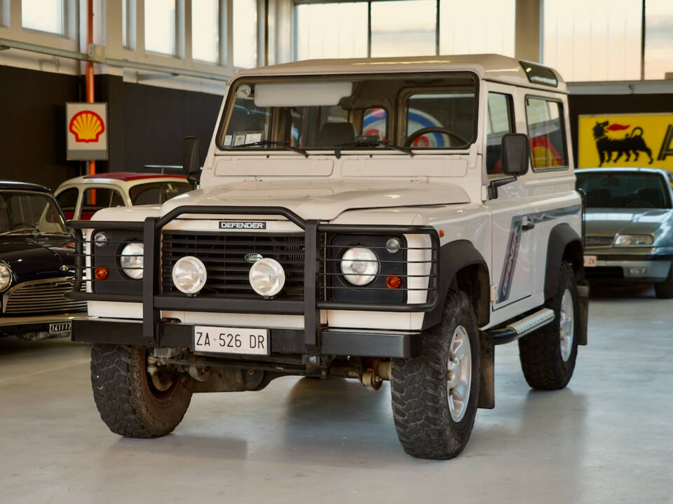 Image 2/17 of Land Rover Defender 90 (1996)