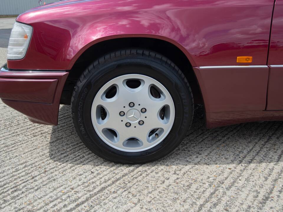 Bild 26/28 von Mercedes-Benz E 320 T (1993)