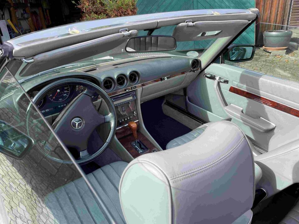 Image 15/52 de Mercedes-Benz 500 SL (1985)