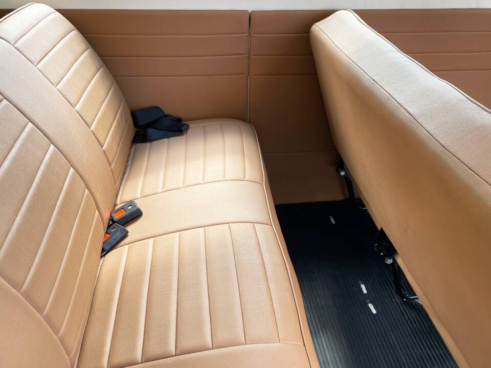 Image 30/73 of Volkswagen T2b Kombi (1978)