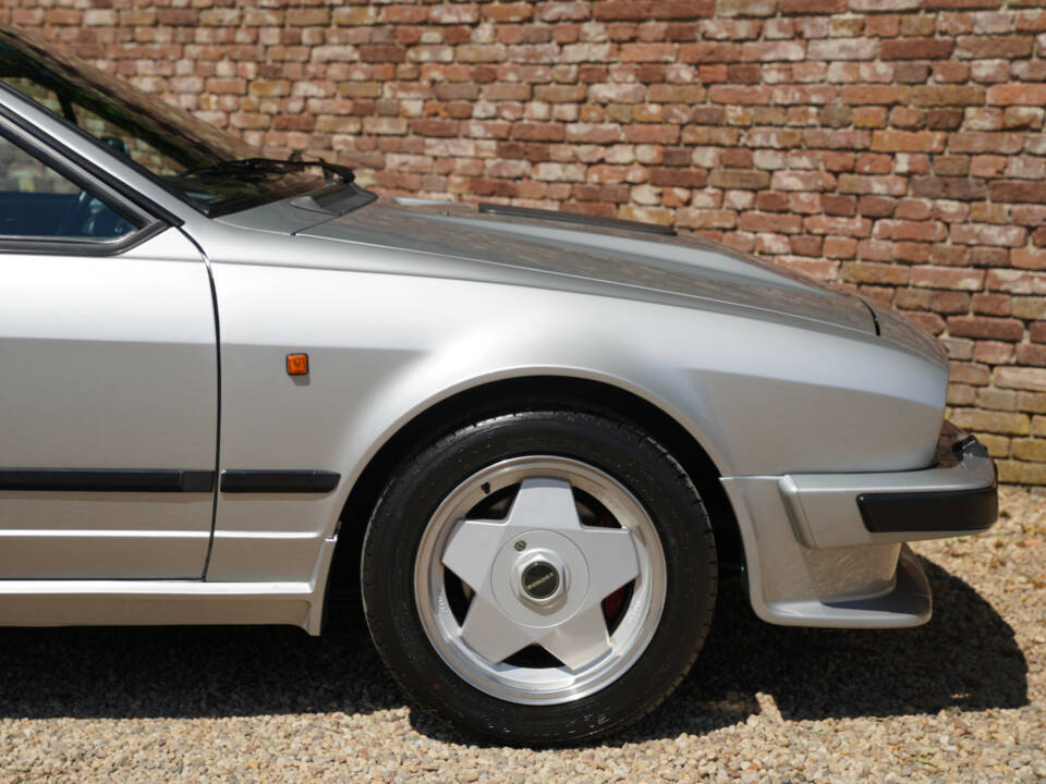 Image 30/50 of Alfa Romeo GTV 6 2.5 (1983)