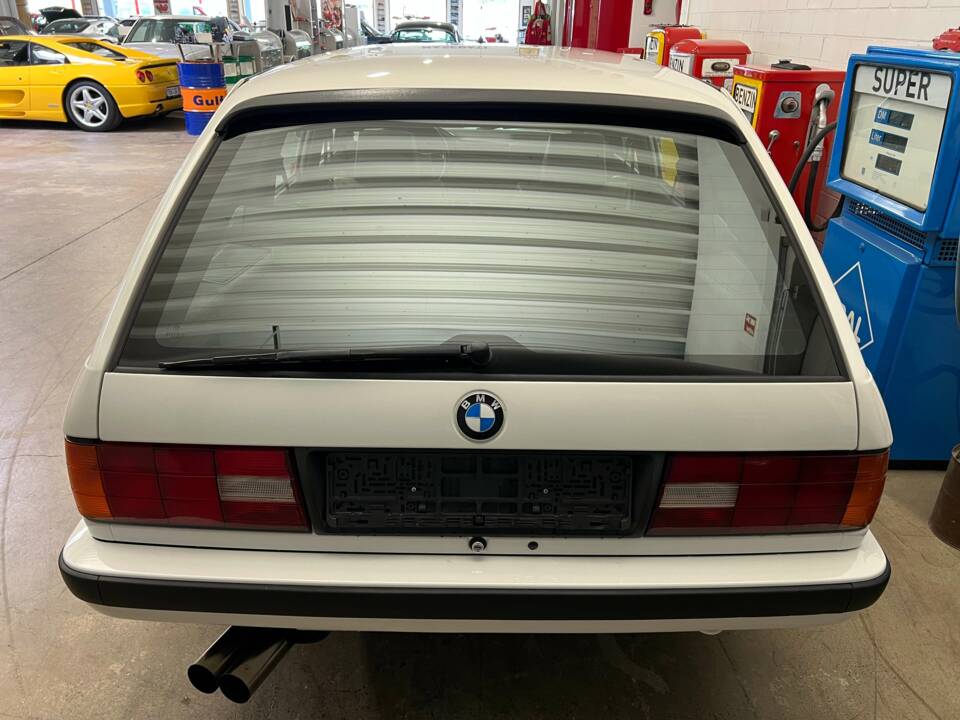 Bild 17/19 von BMW 325ix Touring (1988)