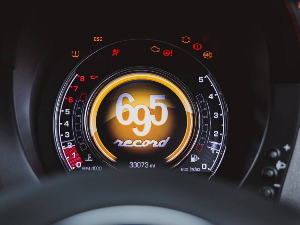 Immagine 4/8 di Abarth 695 Biposto (2016)