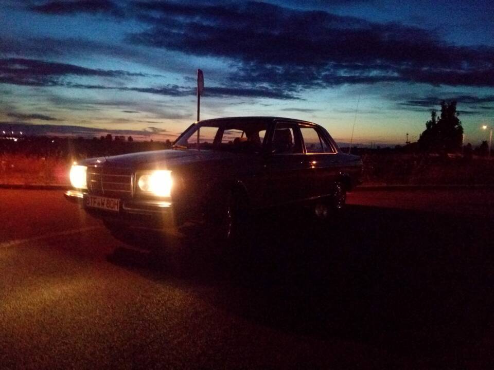 Bild 13/13 von Mercedes-Benz 200 (1980)