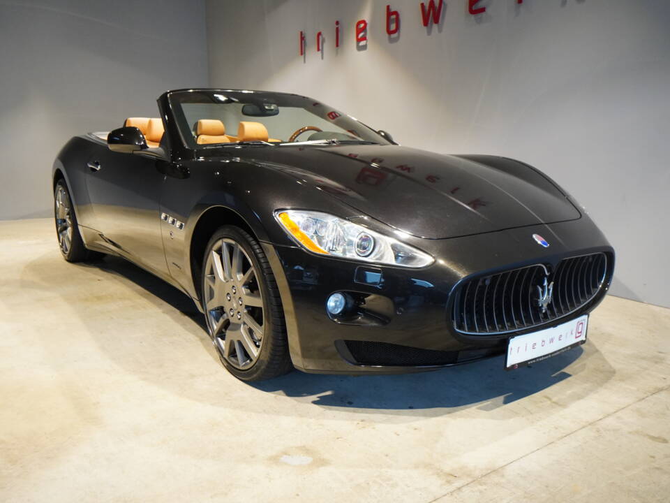 Image 18/26 of Maserati GranCabrio 4.7 (2010)