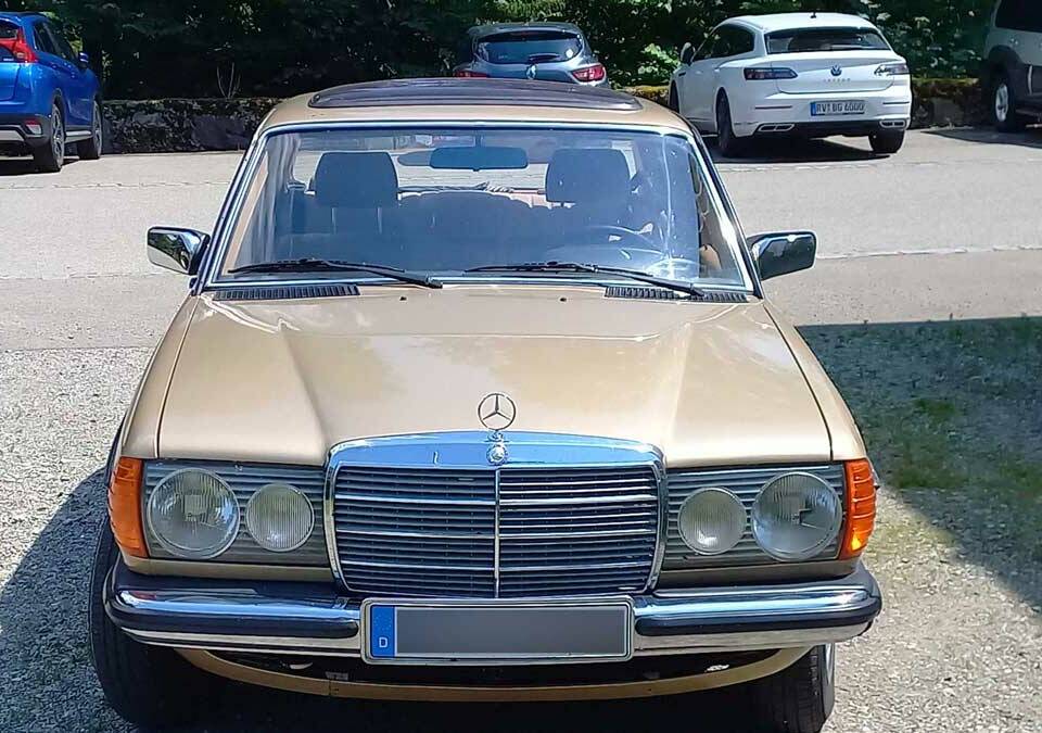Imagen 2/5 de Mercedes-Benz 230 E (1981)