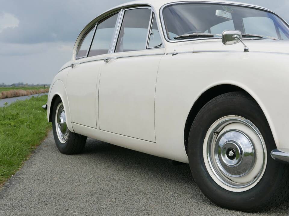 Obraz 48/50 pojazdu Jaguar 240 (1968)