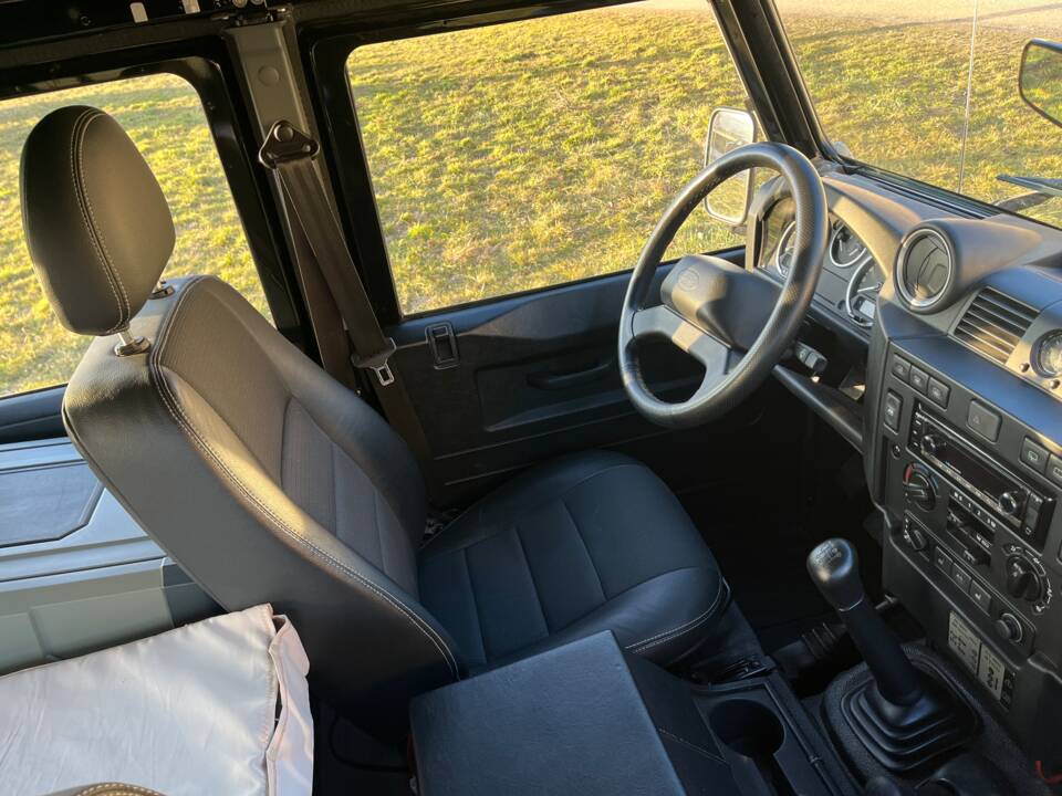Image 67/93 of Land Rover Defender 110 (2014)
