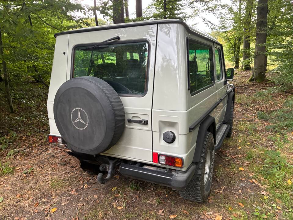 Immagine 5/23 di Mercedes-Benz 230 GE (SWB) (1987)