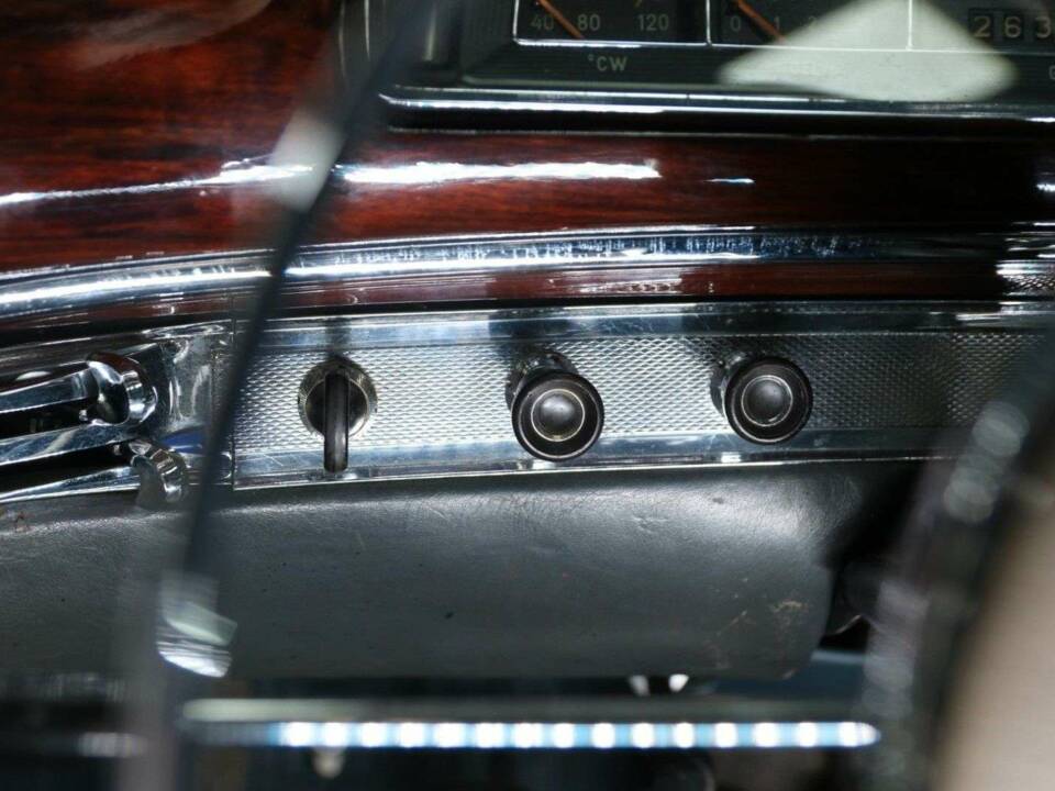 Bild 21/49 von Mercedes-Benz 220 SE (1960)