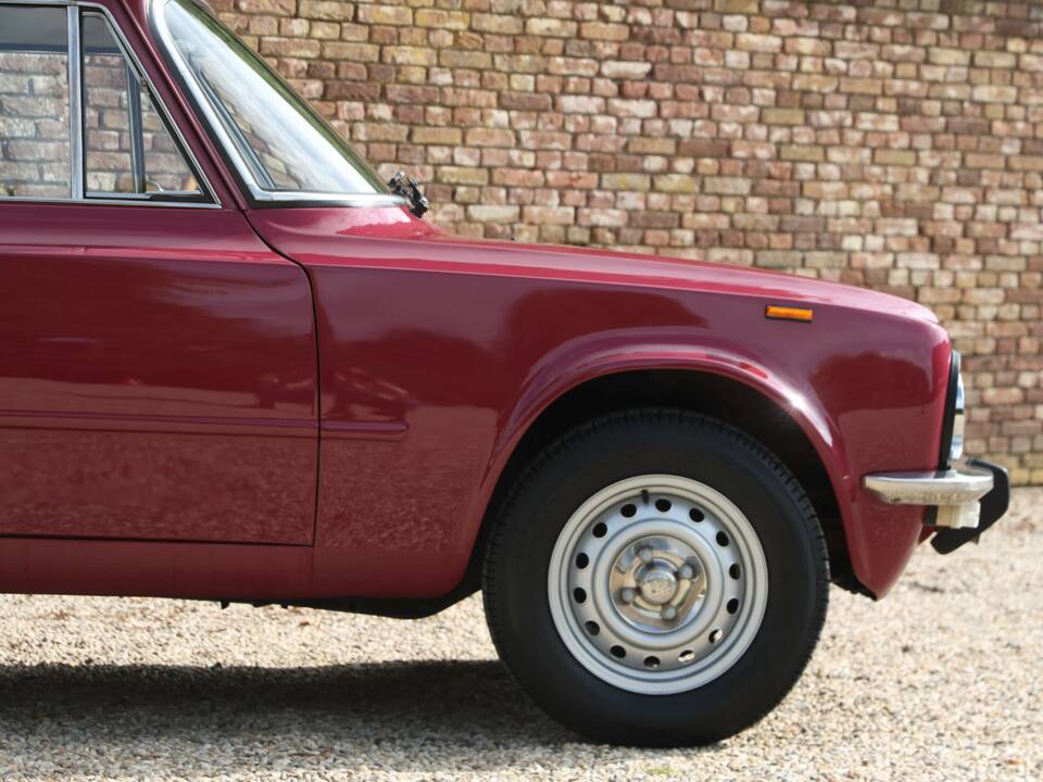 Immagine 43/50 di Alfa Romeo Giulia Nuova Super 1300 (1975)