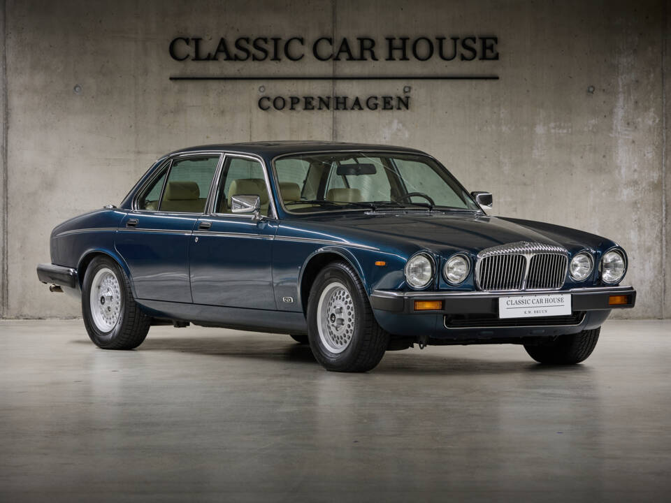 Afbeelding 5/99 van Daimler Double Six (1993)