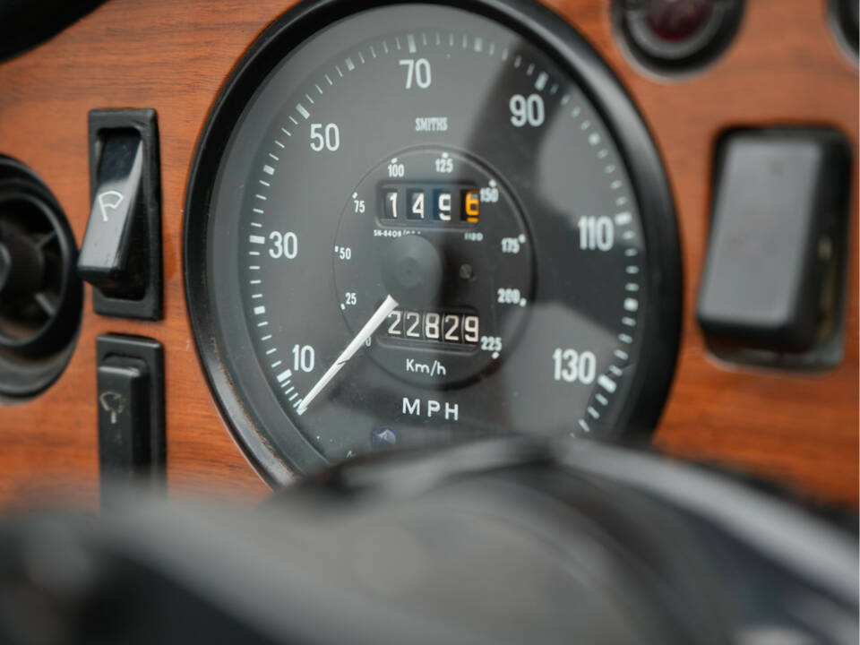 Image 32/33 of Triumph TR 6 (1969)